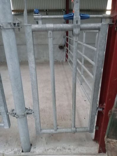 Calving gate