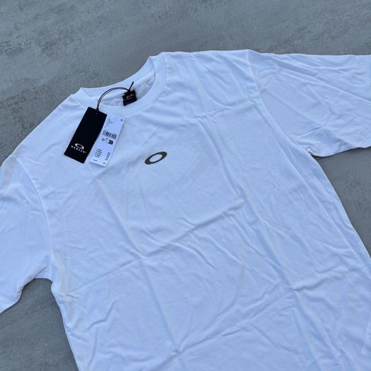 oakley T-shirt