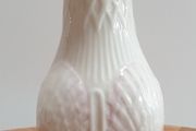 Belleek Vase - Shell Design White &amp; Pink