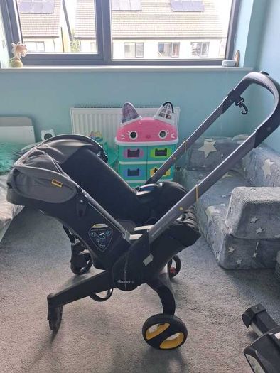 Doona+ Car Seat / Buggy with ISOFIX Base, Newborn Insert & Accessories