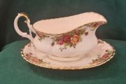 Old country roses Gravy boat and stand