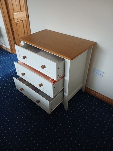 Chest of drawers with solid oak top