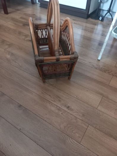 Wicker magazine Rack