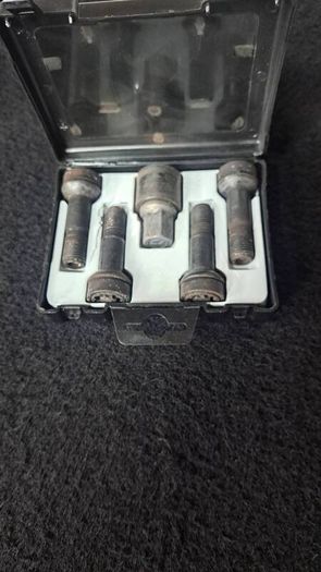 Mercedes Wheel Locks