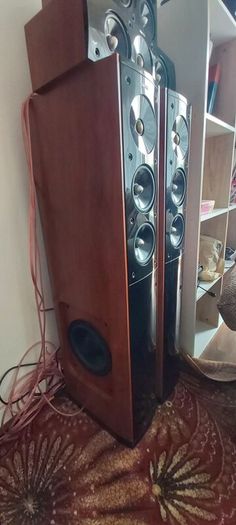 Speakers JAMO