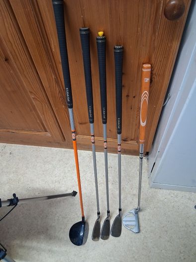 Golf Clubs. US Kids Golf Set For Right Handed 8 To 9 Year Old. Collect In Dublin Or Receive Via Post.
