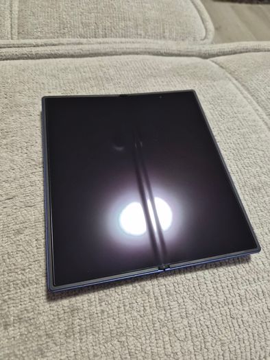 Samsung Galaxy Fold 7 512GB - Like New, 1 year old -12 mth Samsung Waranty - Blue color