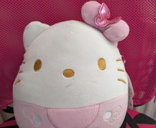 Hello Kitty Squishmallow