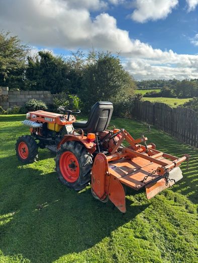Kubota B7100 Compact Tractor