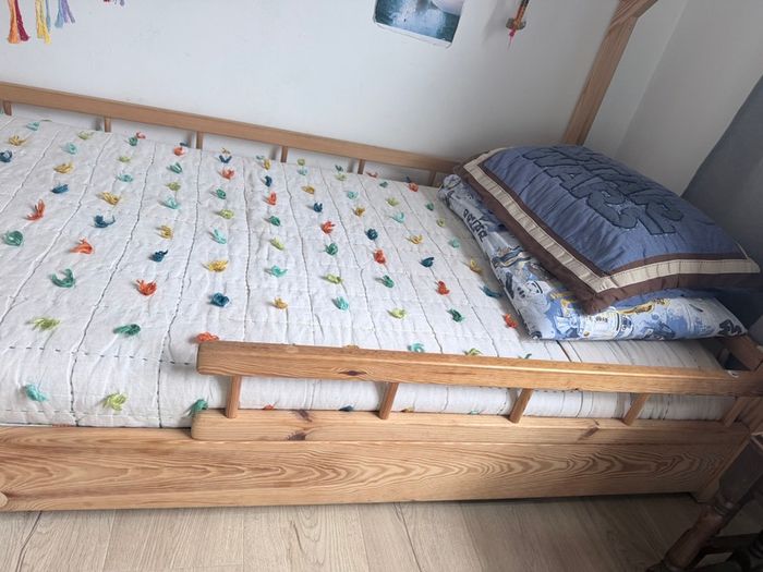 Wooden house-style single bed frame