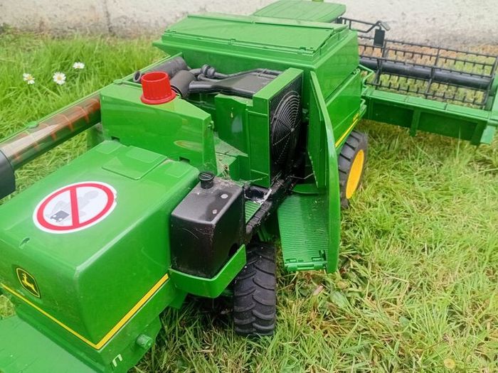 Bruder John Deere Combine Harvester