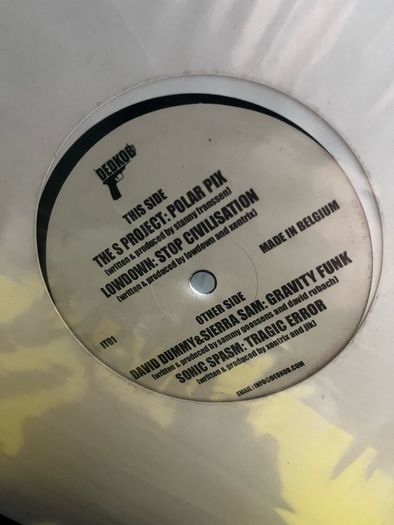 10e each Techno 12" vinyl