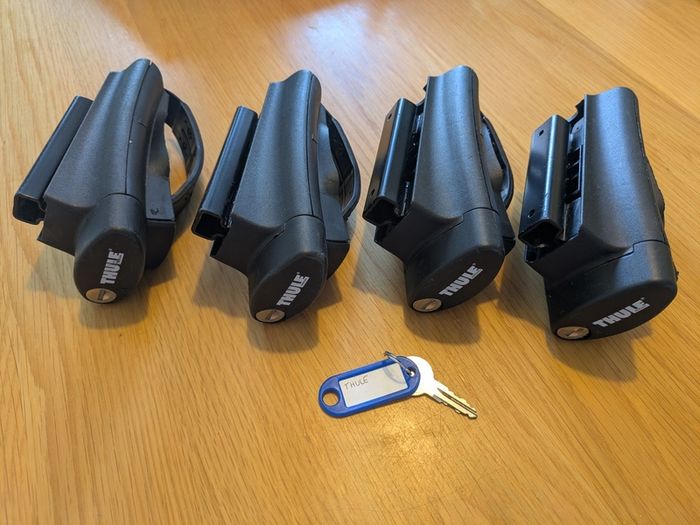 Thule Rapid System 775 Foot Pack For Raised Roof Rails (Includes Locks and Key)