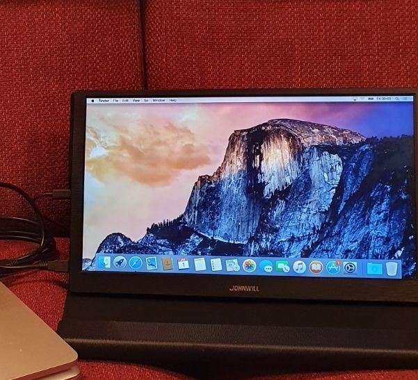Portable monitor Touchscreen type c  and HDMI with integrated speakers