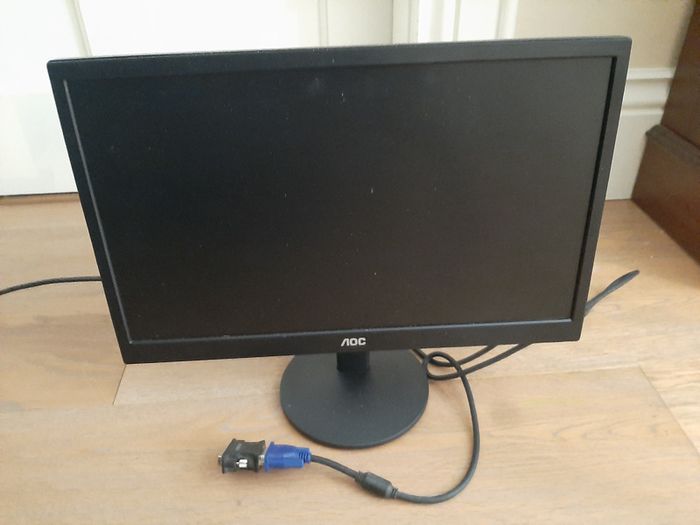 AOC Monitior 18 inch