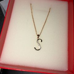 Gold pendant diamonds