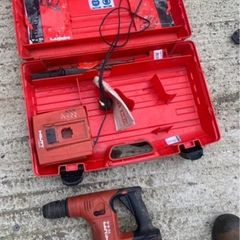Hilti rotary hammer drill needs battery