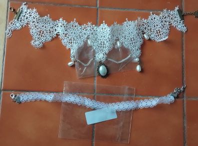 2 new lace necklaces