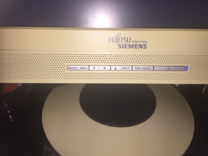 Fujitsu Siemens Monitor 19" LCD color