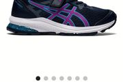 Girl's Asics runners size UK 10 (Worn)