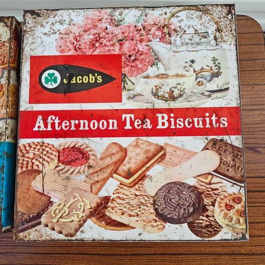 Vintage pair Jacobs Afternoon Tea and USA and biscuit tins