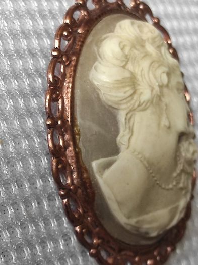 Cameo brooch