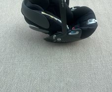Cybex Cloud Z i-Size and Cybex Isofix