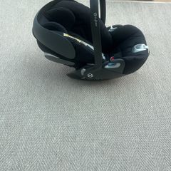 Cybex Cloud Z i-Size and Cybex Isofix