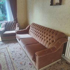 Classic  Chesterfield style suite