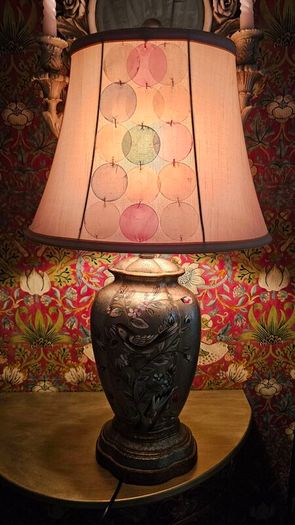 Beautiful hand painted birds vintage Oriental style table lamp