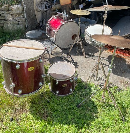 Pearl drumkit, zildjan cymbals and sabian hihats 125 the lot