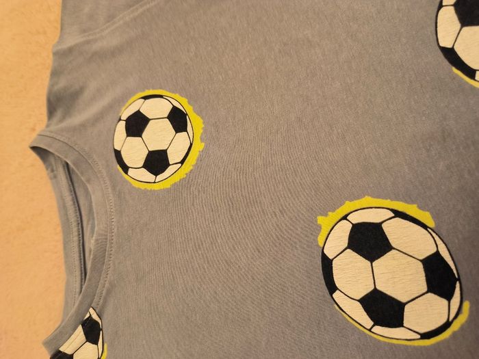 T-shirt size 6-7