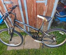 child bike 24 wheels,breaks,gears working,need chain )and small service so that's price!