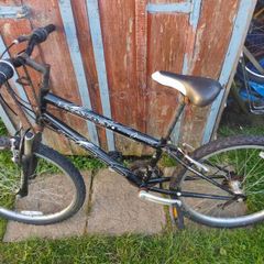 child bike 24 wheels,breaks,gears working,need chain )and small service so that's price!