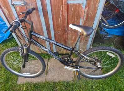 child bike 24 wheels,breaks,gears working,need chain )and small service so that's price!