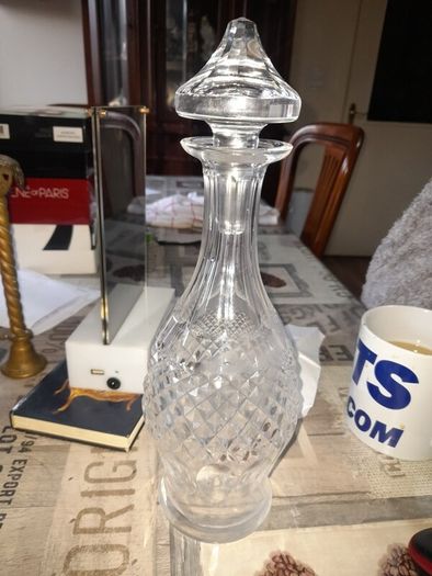 A Beautiful Vintage Waterford Crystal Cut Glass Decanter with Original Top Colleen Pattern and in good condition with no chips or cracks