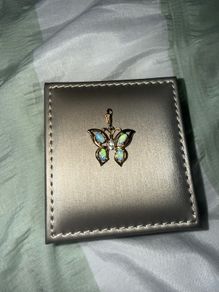 9ct gold with 4 opals pendent