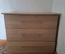 chest of drawers