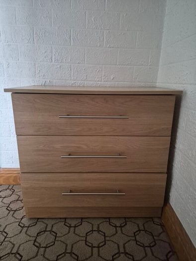 chest of drawers