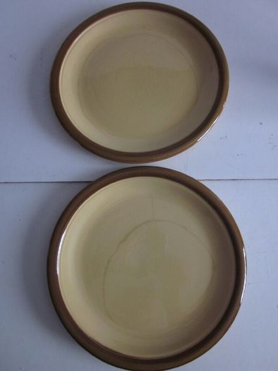 Vintage  1970s Granville design TG Green retro stoneware glazed plates. The plates are as follows- six 10.5" plates (4 in very good condition; 2 have very minor scrapes)--six 9.5" plates ( 3 in very good condition ; 1 chip on base; 2 marks on front and ch