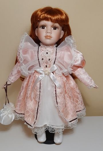 9 x  Porcelain dolls