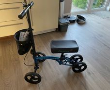 Kneeling scooter for mobility