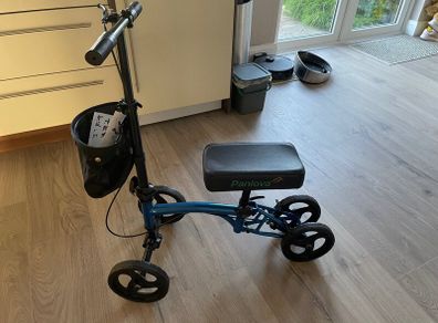 Kneeling scooter for mobility