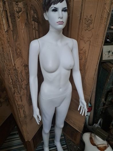Female Mannequin