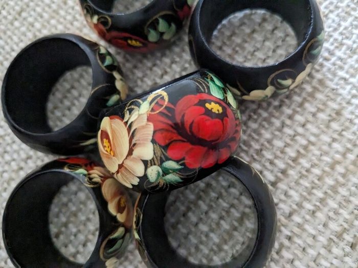 Six napkin rings