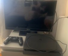 Samsung tv + PlayStation 4 and 1 controller