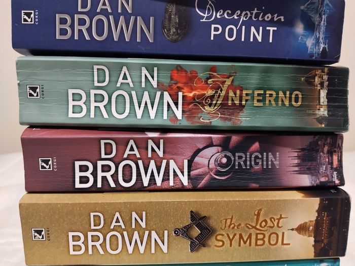 Dan Brown Thriller, mystery books