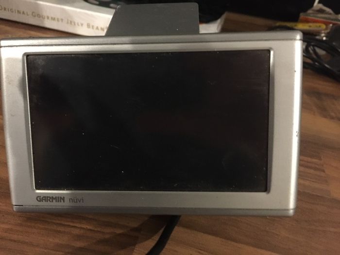 Garmin Nuvi Sat Nav With Windscreen Mount And Car Charger.