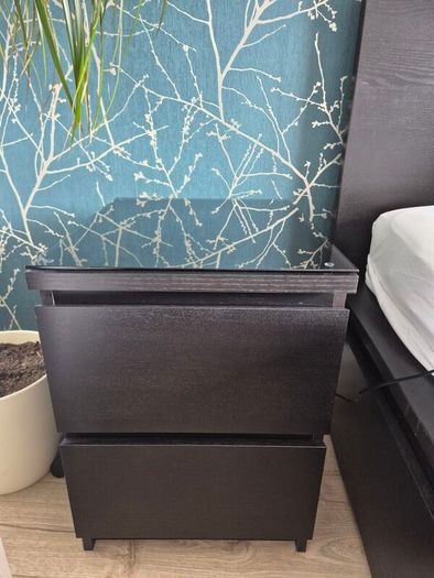 2 bedside tables