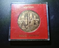 Vintage CITY OF LONDON Solid Bronze Coin 1.5"D in Original Red Holder